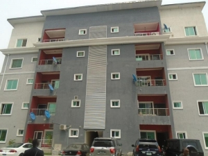 A Luxury Fully Serviced 3bedroom Flat On Ground Floor At Horizon 2 Estate, Ikate, Lekki.* *facilities* *24hrs Security* *24hrs Power Supply* *swimming Pool* *lawn Tennis Court* *play Area* *guest House/relaxation Center* *adequate  Flat for Sale Lekki Lagos Vetra  Property