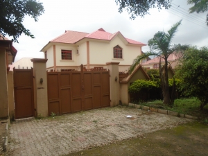 4 Bedroom Fully Detached Duplex With A Study Room 2 Bedroom Flat, Guest Chalet And 2 Rooms Bq 4 bedroom Detached Duplex for Sale Gwarinpa Abuja Vetra  Property