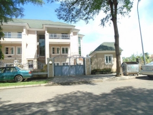 2 Unit Of 4 Bedrooom Service Terrace Duplex With 1 Room B/q And Two Sitting Room With Split Ac In All The Rooms And The Sitting Room With Stand By Generator 4 bedroom Flat for Rent Utako Abuja Vetra  Property