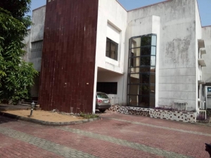 1,115sqm Land With Old Detached House Of 5 Bedrooms + 2 Rooms Bungalow House for Sale Lekki Lagos Vetra  Property