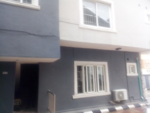 Clean And Spacious 2bedroom Flat All Ensuit In A Good Compound Not Flooded For Rent In Simeon Street Oniru. Rent : 3m , Agency : 10%, Legal : 10% And Service Charge : 1.5m. 2 bedroom Flat for Rent Victoria Island Lagos Vetra  Property