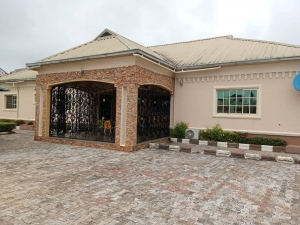 Super Standard 5 Bedrooms Ensuite Bungalow For At Ugbor On A Tarred Road 3 bedroom House for Sale Oredo Edo Vetra  Property