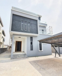 ??for Sale?? ••••••••••••••••••••• This Lovely 5 Bedroom Fully Detached Duplex With Swimming Pool Is Located In A Secured Estate And Features Spacious Compound, Stamped Concrete Floor, Swimming Pool, Carport, Spacious Living Room And Family Lounge, All Ro 5 bedroom Flat for Sale Lekki Lagos Vetra  Property