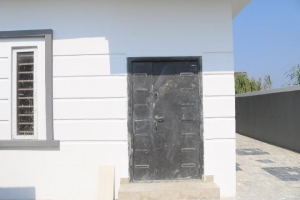 Image 1 Title