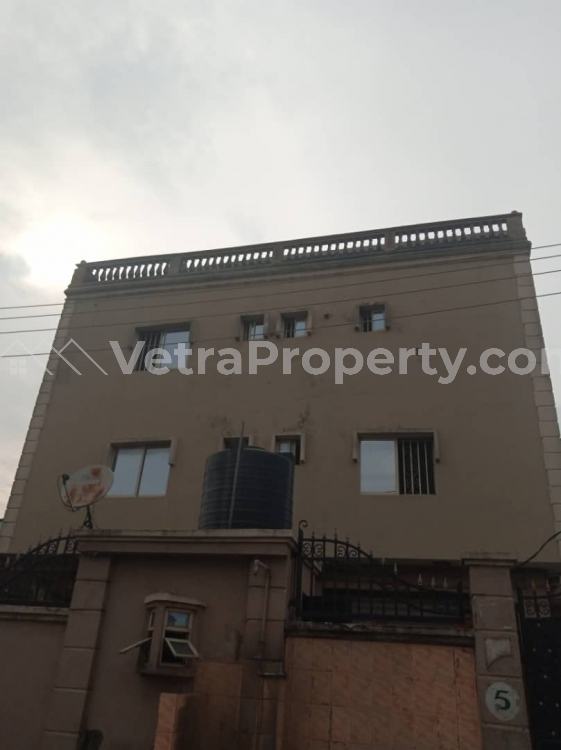  3bedroom* Flat At Egberongbe Str Ladlak Upstairs With *2toilet 2bath.* Just Four Tenants In Compound. *900k* A Year Rent.  3 bedroom Flat for Rent Shomolu Lagos Vetra  Property
