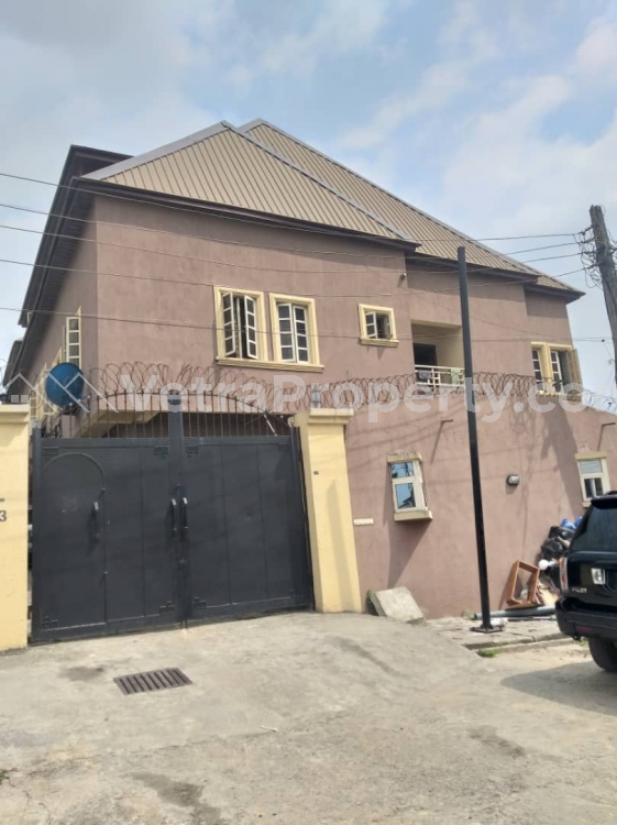  Very Decent And Spacious 5bedroom Terraced Duplex, Very Modern House With All Room Ensuite Plus Guest Toilet, At Medina Estate, Gbagada.  5 bedroom Terraced Duplex for Rent Gbagada Lagos Vetra  Property