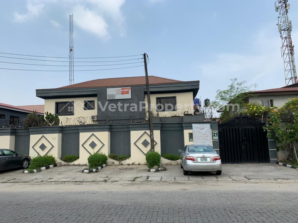  Newly Reburbished Luxury 5 Bedroom Fully Finished And Fully Serviced Detached Duplex + Bq With Air Conditioning , Fully Fitted Kitchen And 2 Bedroom Guest Chalet House As Bq  5 bedroom Detached Duplex for Sale Lekki Lagos Vetra  Property