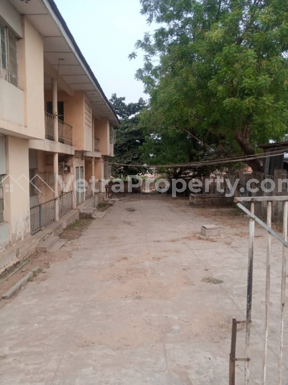  4 Units Of 3 Bedrooms,2 Units Of Room And Parlor And 5 Shops  3 bedroom House for Sale Ibadan Oyo Vetra  Property