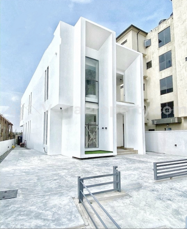  Exquisitely Fully Detached Duplex With Bq And Swimming Pool For Sale .  5 bedroom Detached Duplex for Sale Lekki Lagos Vetra  Property