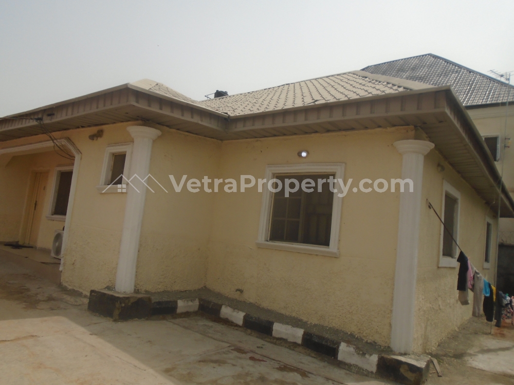  A Very Spacious 3 Bedroom Fully Detached Bungalow In A Lone Compound With 1 Room B/q And A Gated House.  House for Sale Kubwa Abuja Vetra  Property
