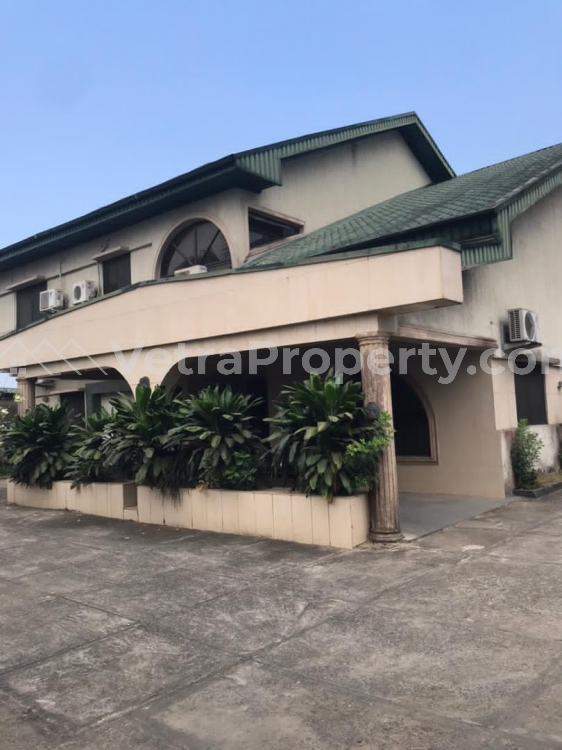  A 6 Bedroom Fully Detached Duplex, All Rooms En Suit Fenced Round With Gate, Available For Sale  6 bedroom House for Sale Uyo Akwa Ibom Vetra  Property