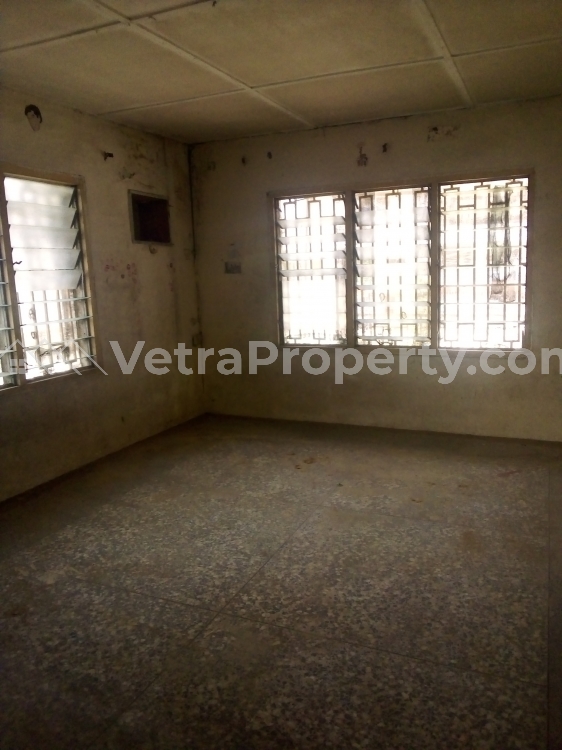  2 Bedroom Flat With A Large Parlour In A Commercial Environment, Suitable For Residential And Commercial Purposes.  2 bedroom Commercial Property for Rent Uyo Akwa Ibom Vetra  Property
