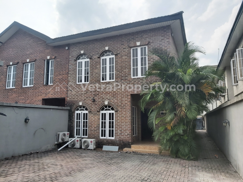  A Well Built 4 Bedroom Semi Detached House, Tastefully Finished With Bricks On The External, Located In A Gated Estate.  4 bedroom Detached Duplex for Rent Lekki Lagos Vetra  Property