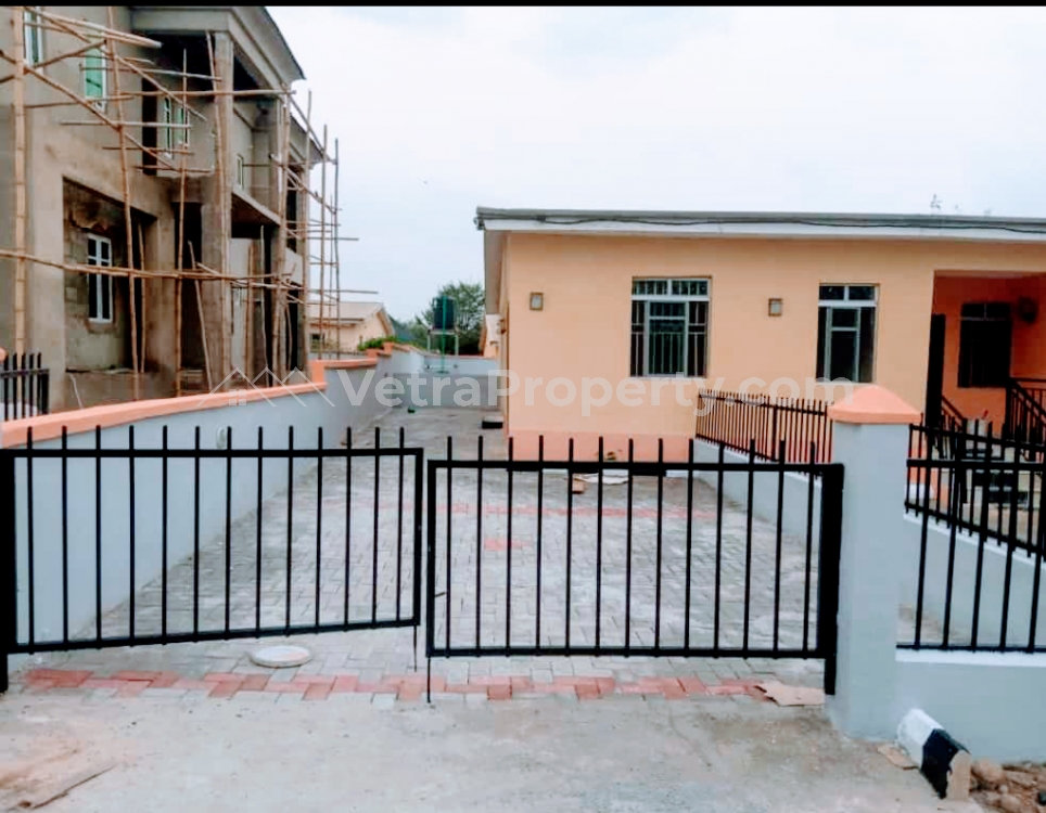  Newly Refurbished Room And Parlour Self Con At Calton Gate Estate Adjacent Kolapo Ishola Gra Rent 400k  Flat for Rent Ibadan Oyo Vetra  Property