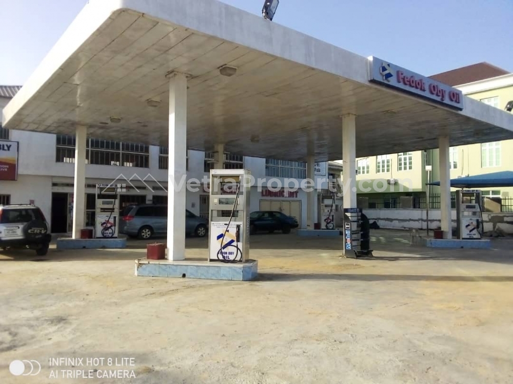  Fedok Oby Oil, On 4 Plots Of Land, With 8 Pumps Double Nossles ,car Wash,lube, A Story Building  Commercial Property for Sale Lekki Lagos Vetra  Property