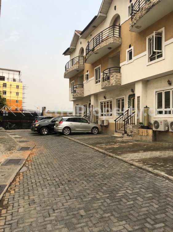  One Room Self-contained Bq In A Lovely Estate ( Upstairs)  Self Contain for Rent Yaba Lagos Vetra  Property