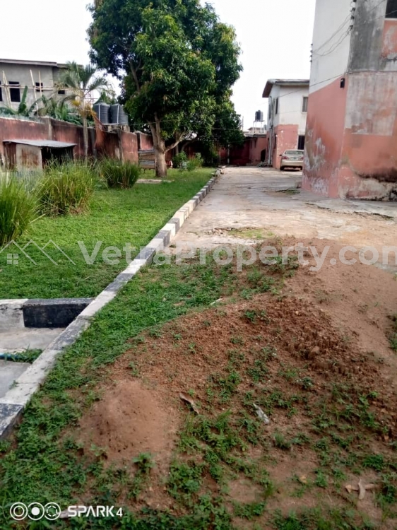 3 Bed 4 Flat,2 Bed 2 Flat With 2 Unit Self-con  3 bedroom House for Sale Ibadan Oyo Vetra  Property