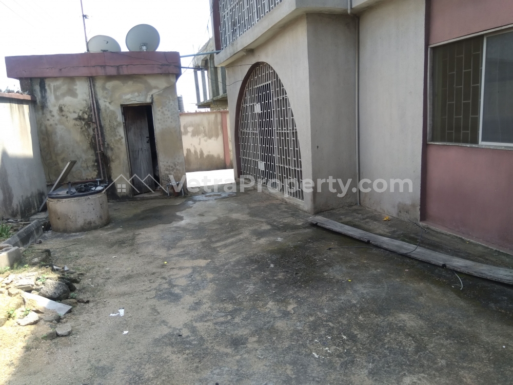  A. 1 Unit Of 4 Flats (3-bedroom Apartment) Plus 1 Bungalow Boys-quarters (2-bedroom Apartment)  10 bedroom Blocks of Flats for Sale Ikorodu Lagos Vetra  Property