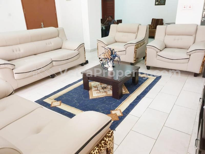  Spacious 3 Bedroom Flat For Short Let @ Victoria Island Price: *ngn 50k* / Night.  3 bedroom Flat for Short let Victoria Island Lagos Vetra  Property