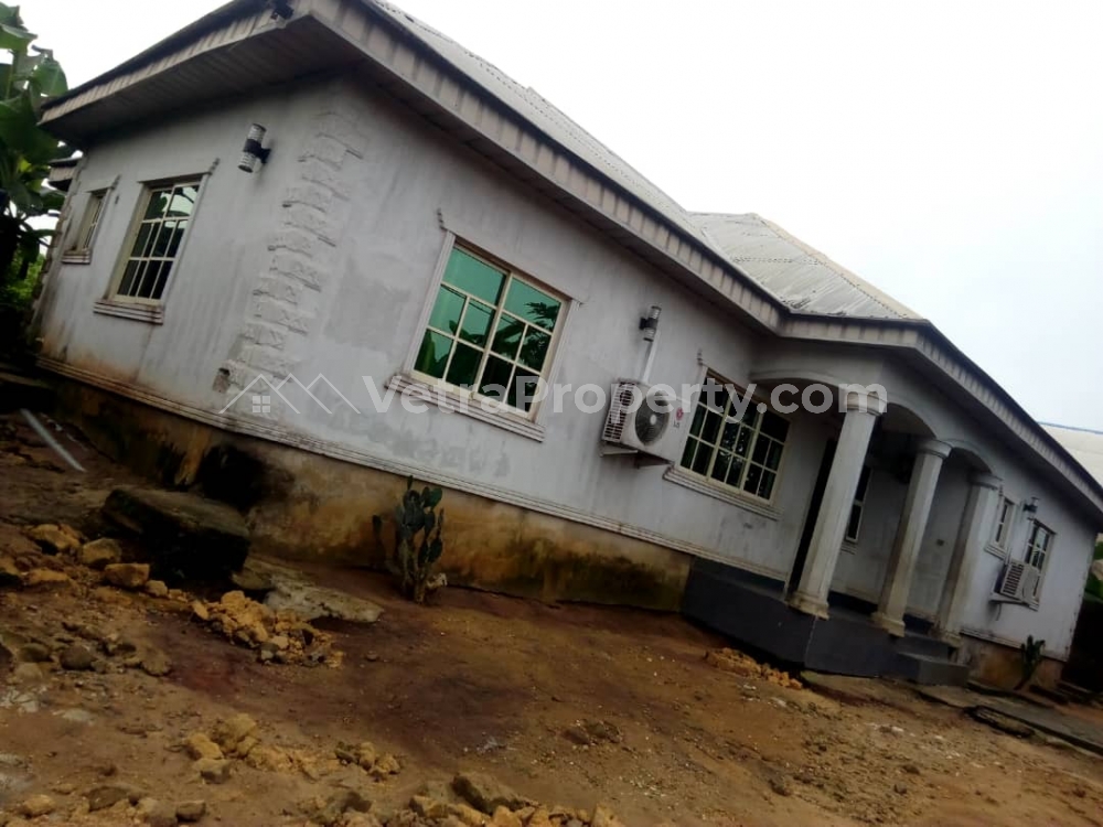  Distress!! 4 Bedroom Bungalow For Sale  4 bedroom Detached Bungalow for Sale Uyo Akwa Ibom Vetra  Property