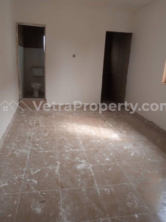  *??brand New Roomself Con Upstairs Rent 500k Downstairs 450k.... Very Big,specious...at Yaba Morris Street...*  Self Contain for Rent Yaba Lagos Vetra  Property
