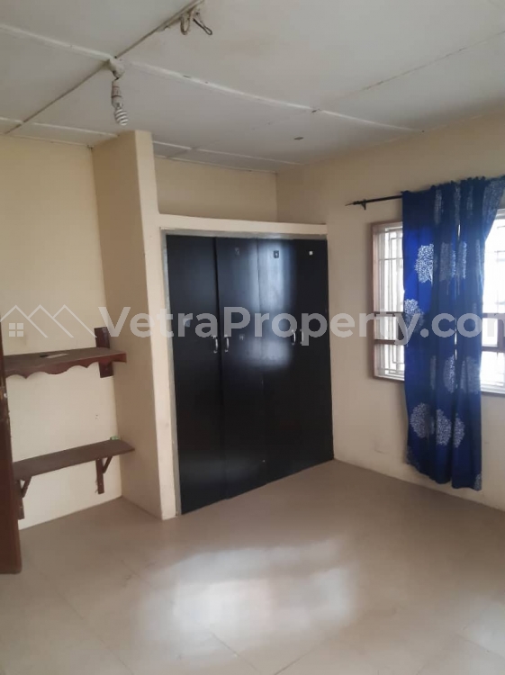  2BEDROOM FLAT UPSTAIRS WITH 2TOILETs, 2BATHs, VERY SPACIOUS and ALL TILED.  2 bedroom Flat for Rent Shomolu Lagos Vetra  Property