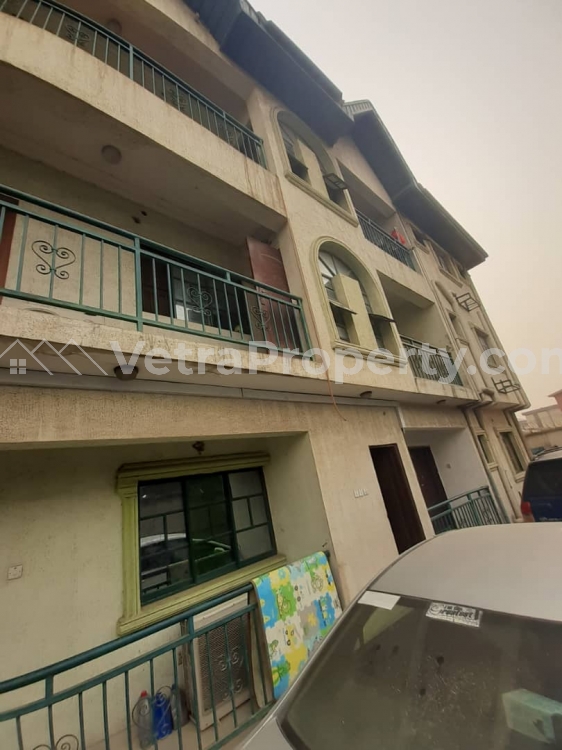  3BEDROOM FLAT UPSTAIRS WITH 3TOILETs 2BATHrooms ALL TILED WITH P O P. with car park  3 bedroom Flat for Rent Shomolu Lagos Vetra  Property