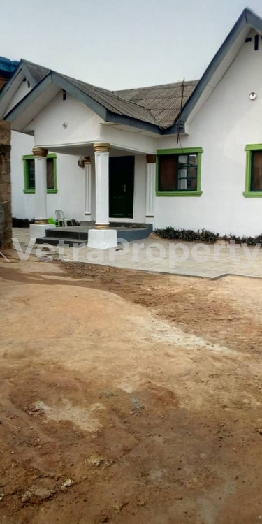  Decent 2 Bedroom Bungalow Plus Foundation Of 2 Units Of Self Contain At The Back For Sale At Old Bodija, Ibadan. Oyo  House for Sale Ibadan Oyo Vetra  Property