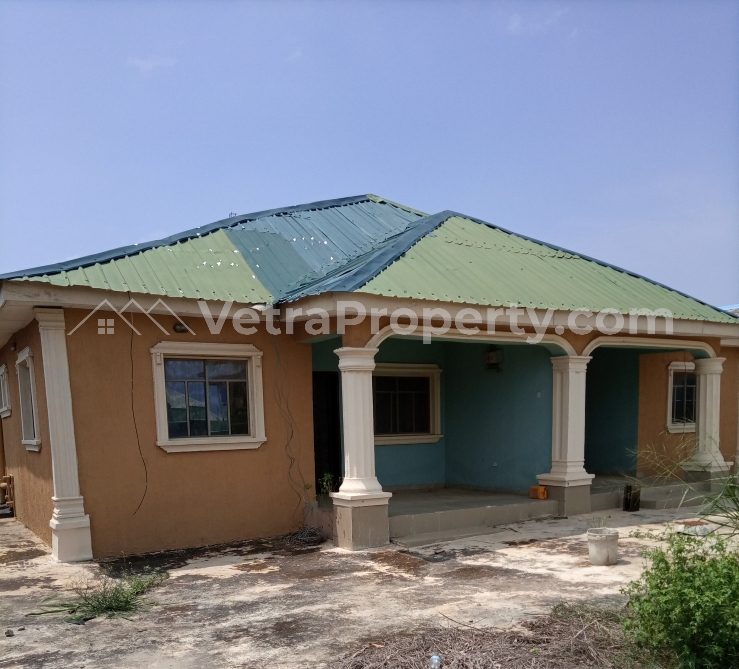  FAMILY RECEIPT:-2 UNITS OF 3 BEDROOM FLAT ON A FULL PLOT OF LAND  6 bedroom House for Sale Ikorodu Lagos Vetra  Property