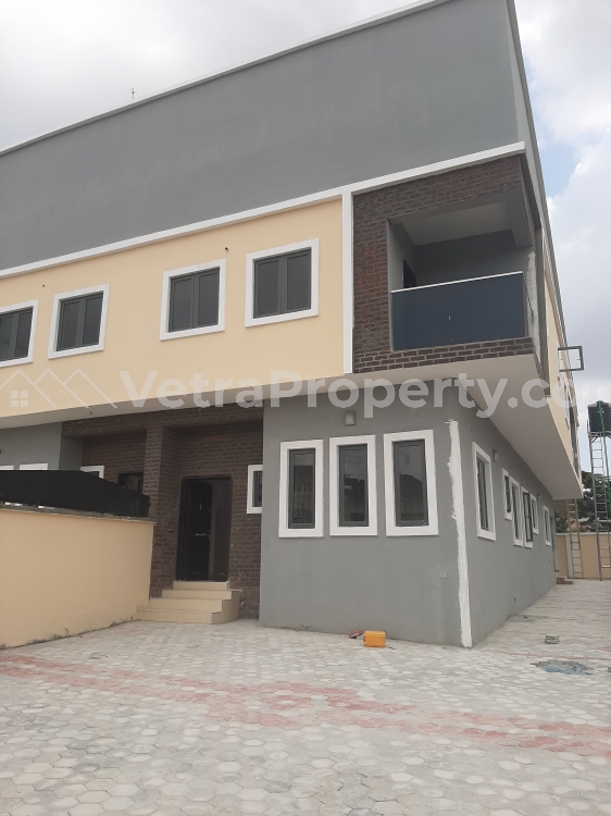  4 bedroom semi detached duplex with gate house, BQ etc  5 bedroom House for Sale Ibadan Oyo Vetra  Property