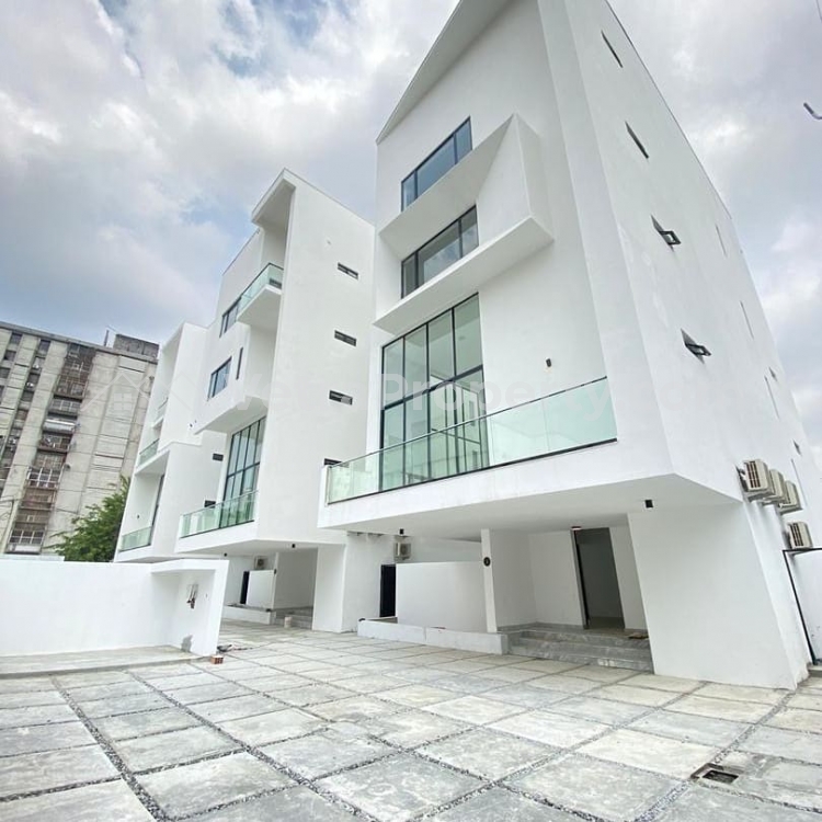  Luxurious 5 Bedroom Detached Duplex with Bq available for sale at Ikoyi, Lagos.  5 bedroom House for Sale Ikoyi Lagos Vetra  Property