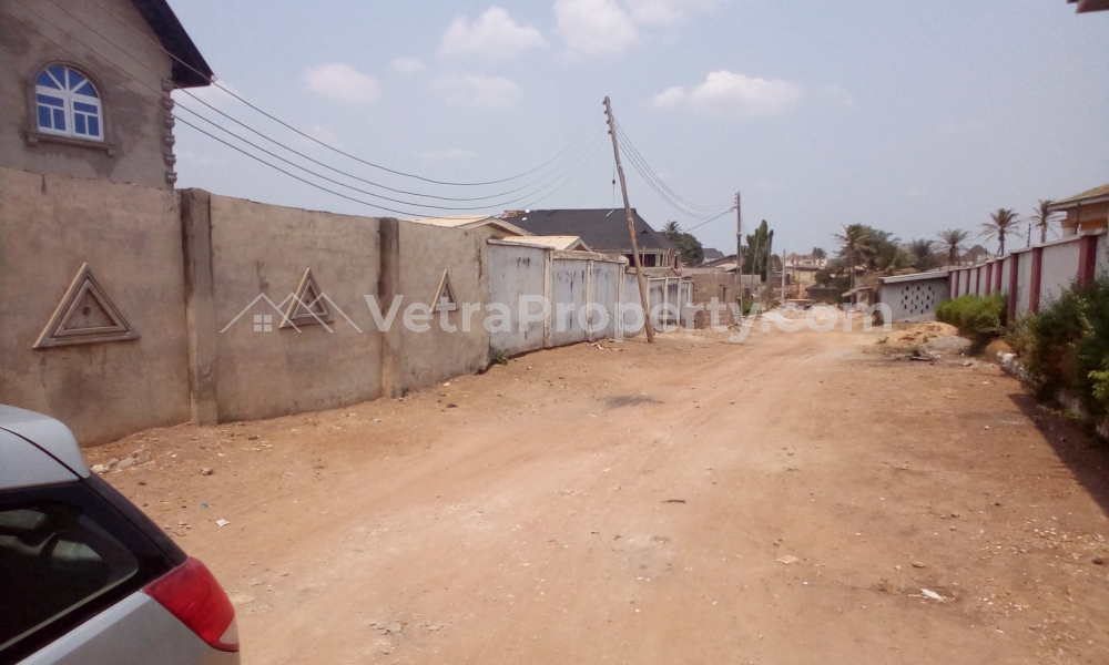 A 720sqm ( a standard plot) Land with a 3bedroom detached bungalow on it. Good for both commercial and residential purposes  Land for Sale Ibadan Oyo Vetra  Property
