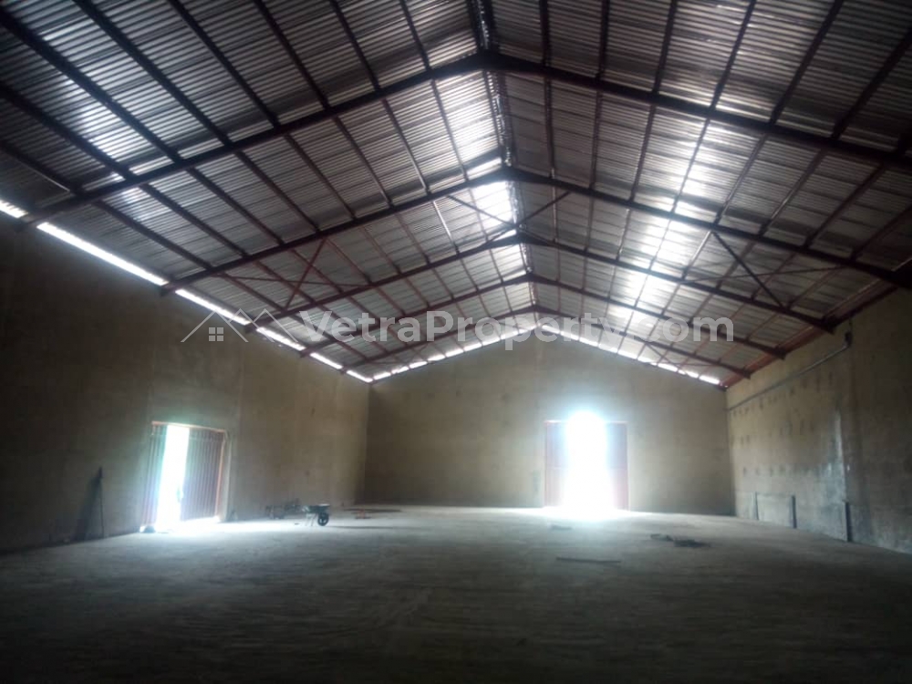  warehouse at New garage measuring approximately 1,100m sq.  Commercial Property for Rent Ibadan Oyo Vetra  Property