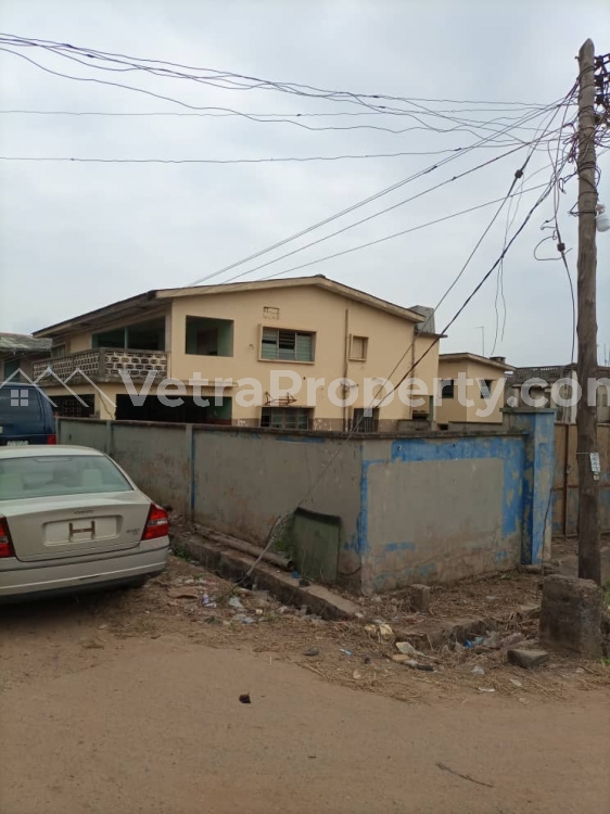  An old building of 4 flats of 3bedroom for sale at a corner piece of Anfani, very good for commercial and residential purposes  3 bedroom Flat for Rent Ibadan Oyo Vetra  Property