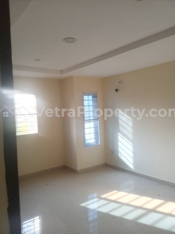  Massive room and parlor at oral estate Rent 1.4 Agency 10% Agreement 10% Service charge 250000 Light 20k pe month Caution 25000  Flat for Rent Lekki Lagos Vetra  Property