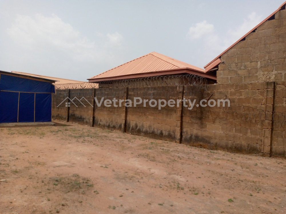  nice, partly fenced plot of land in an estate  Land for Sale Ibadan Oyo Vetra  Property