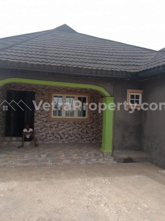  COMPLETED 4 BEDROOM BUNGALOW WITH UNCOMPLETED 4UNITS OF 2 BEDROOM FLAT  10 bedroom House for Sale Abeokuta Ogun Vetra  Property