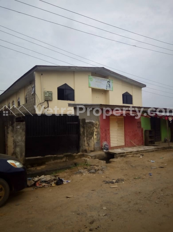  BLOCK OF FLATS THAT WAS ORIGINALLY 4 UNITS OF 3 BEDROOM FLAT BUT HAS BEEN DEMARCATED.  House for Sale  Lagos Vetra  Property