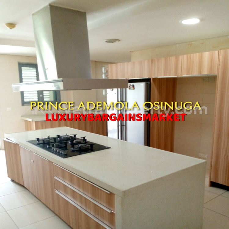  3 BEDROOM APARTMENT ON A WHOLE FLOOR + ELEVATOR+ POOL+ GYM + LARGE KITCHEN  3 bedroom Flat for Rent Ikoyi Lagos Vetra  Property