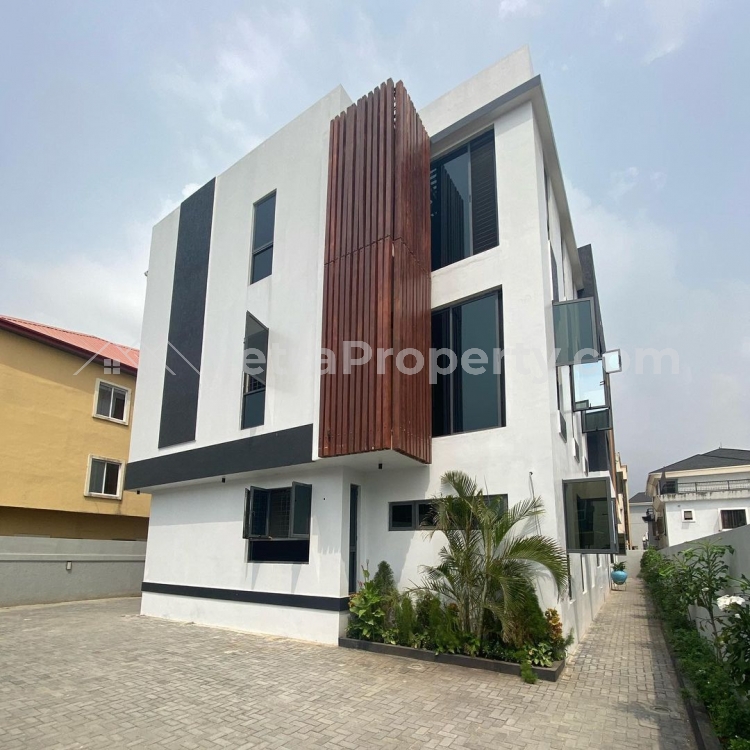  NICELY FINISHED 3 BEDROOM FLAT / 1 MAID ROOM / 2 CAR PARKING spaces  3 bedroom Flat for Sale Lekki Lagos Vetra  Property