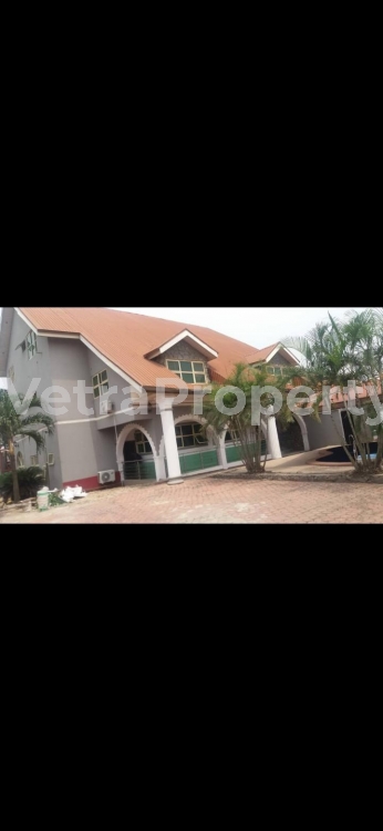  6 Bdrm Det. Hse with 2 Living Rooms, Dining, Swimming Pool, Magodo phase 2 shangisha off ADEKUNLE bannjo  8 bedroom House for Sale Kosofe Ikosi Lagos Vetra  Property