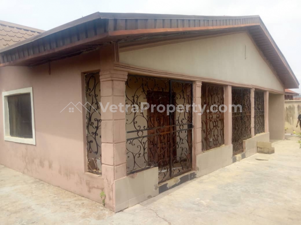  4 bedrooms with shops  House for Sale Ibadan Oyo Vetra  Property
