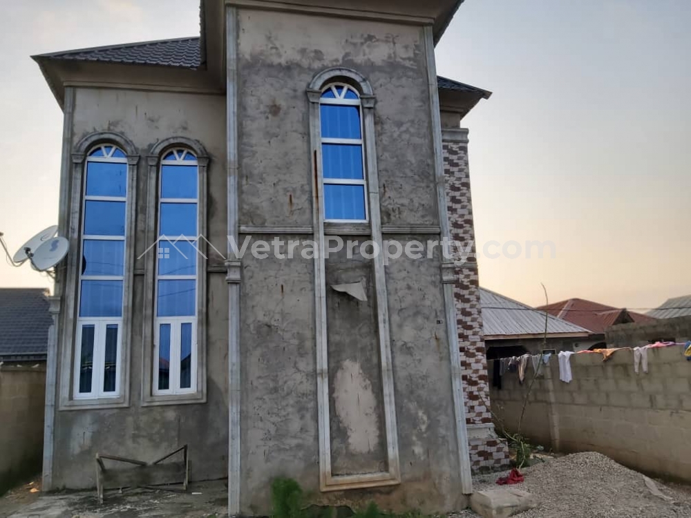  3 BEDROOM DUPLEX 2, BEDROOM FLAT AND A ROOM AND PARLOUR SELF CON  10 bedroom House for Sale Ikorodu Lagos Vetra  Property