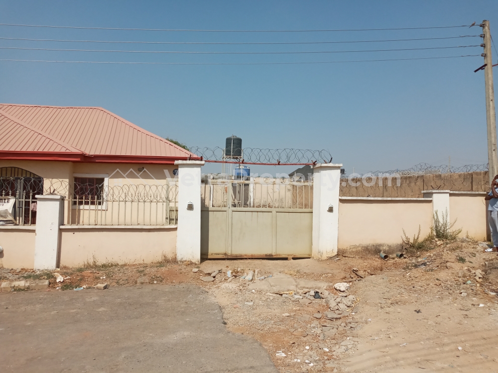  Lovely 3bedroom bungalow in a large compound  3 bedroom House for Sale Lugbe Abuja Vetra  Property