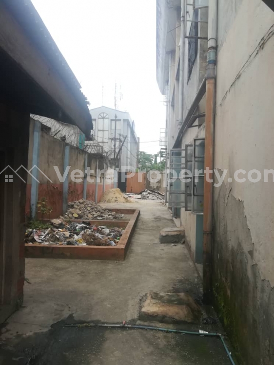  Partially Vacant (Cornerpiece) Block of 6 flats of 2 Units of 2 Storey Building with 3bedrooms and 2bedrooms Flats Each  House for Sale Shomolu Lagos Vetra  Property