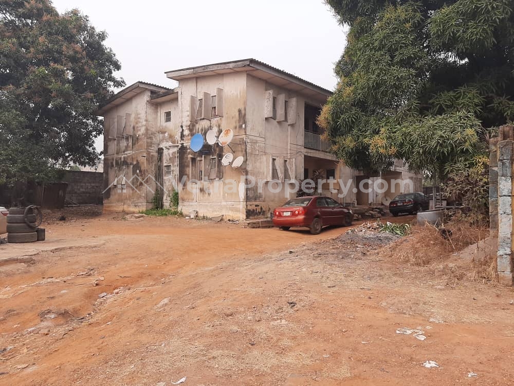  Sound and Spacious Block of 4 Flats of 3 Bedrooms each with Basic Facilities in an Ambient Neighbourhood with Fantastic Access.  3 bedroom House for Sale Ibadan Oyo Vetra  Property