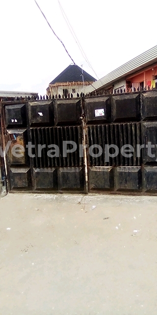  A burgalow building sitting on a complete 2 full standard plots.  Flat for Sale Yaba Lagos Vetra  Property