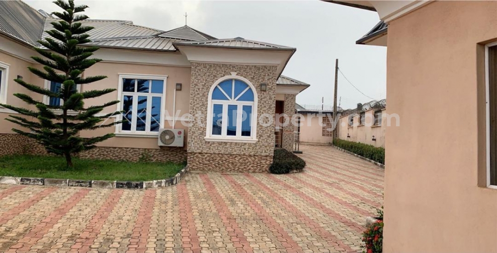  Strategic 4 bedroom bungalow with 2 living room  4 bedroom House for Sale  Oyo Vetra  Property