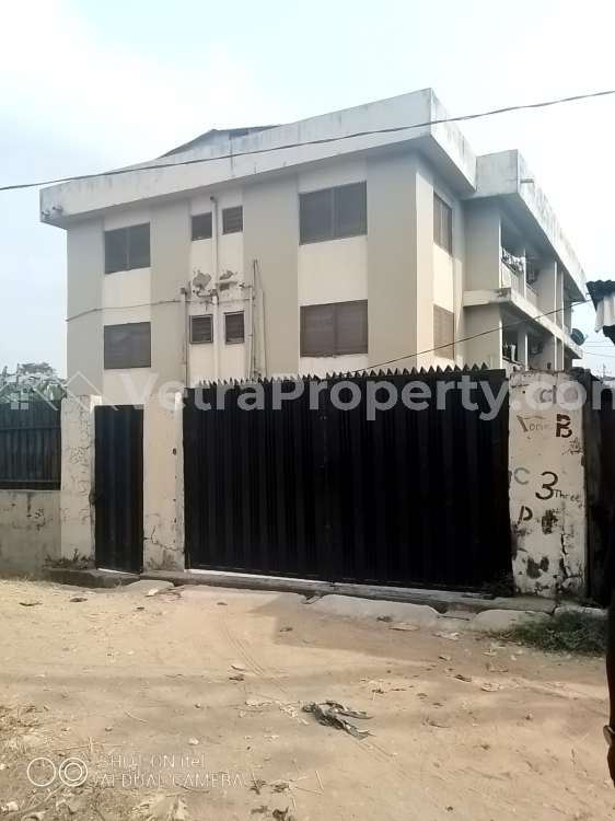  6 numbers of 3 bedroom apartment located behind ecowas school challenge...  3 bedroom House for Sale Ibadan Oyo Vetra  Property