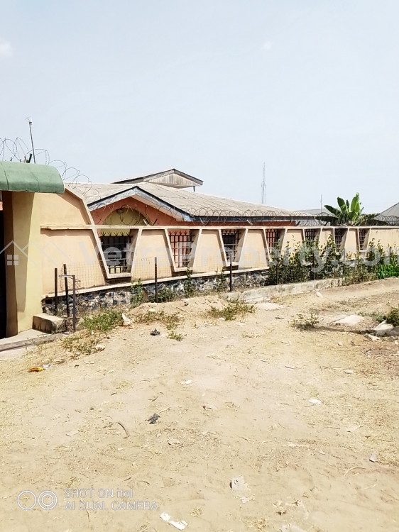  Massively built block of flat 4 numbers of 2 bedroom, 2 numbers of room and parlour. Including a room self con  10 bedroom Flat for Sale  Oyo Vetra  Property
